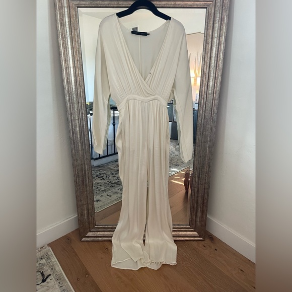 XS white satin House of Harlow jumpsuit - Picture 6 of 8